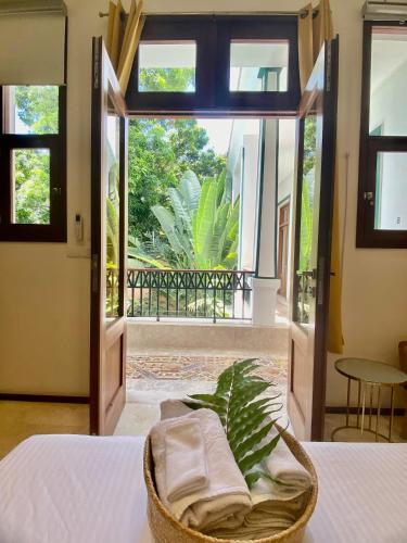 a bedroom with a door open to a patio at Boutique Hotel Casa Grande, Banana Chica, Estudio superior con cocina in Santo Domingo