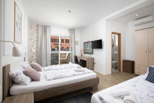 Ένα ή περισσότερα κρεβάτια σε δωμάτιο στο Apartmant & rooms Villa Rosa Medulin