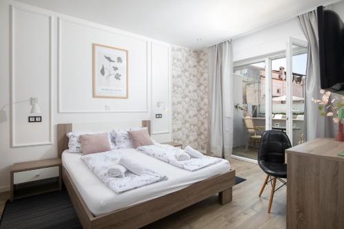 Ένα ή περισσότερα κρεβάτια σε δωμάτιο στο Apartmant & rooms Villa Rosa Medulin