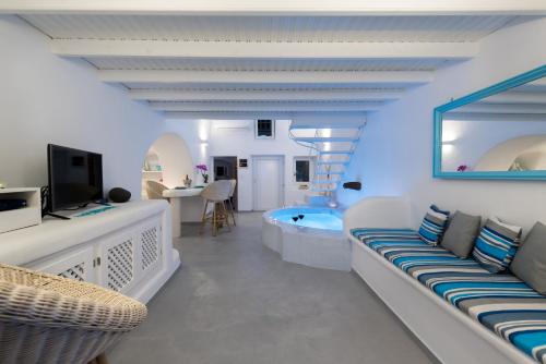 Fira White Residence