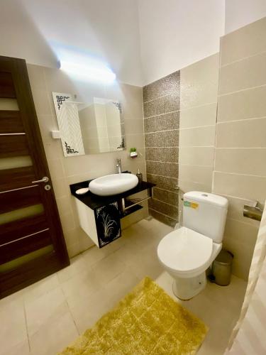 Ванная комната в Kira's Exclusive group 6-apt' 26 people' 8 rooms'