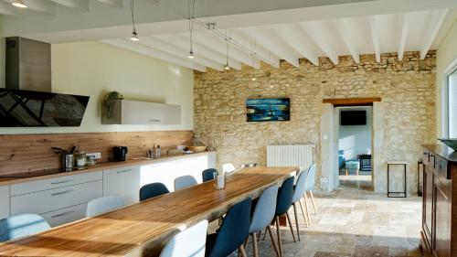 Η κουζίνα ή μικρή κουζίνα στο Domaine de Brignon