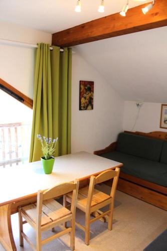 Photo de la galerie de l'établissement Les Chalets De Superd Eglantier - 2 Pièces pour 6 Personnes MAE-7914, à Saint-Étienne-en-Dévoluy