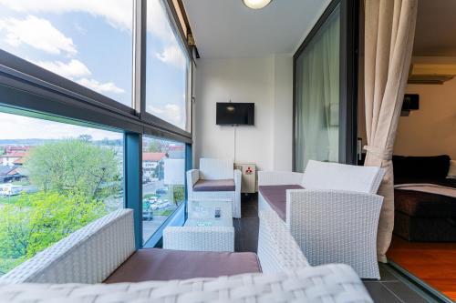 Flex SelfCheckIns 147 - Zagreb - Bedroom - Garage - Loggia