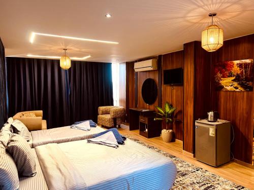 Televiisor ja/või meelelahutuskeskus majutusasutuses Grand Pyramids Inn