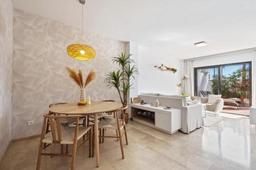 Driftwood Escape - Puerto de la Duquesa