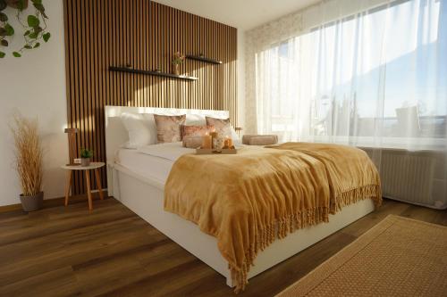 Ένα ή περισσότερα κρεβάτια σε δωμάτιο στο RELAX - APPARTEMENTS mit Pool und Sauna, Allgäu