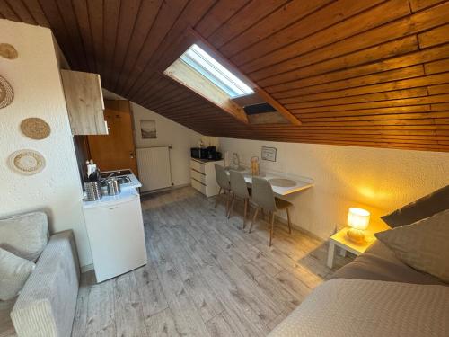 BOHO Apartment Skyeにあるキッチンまたは簡易キッチン