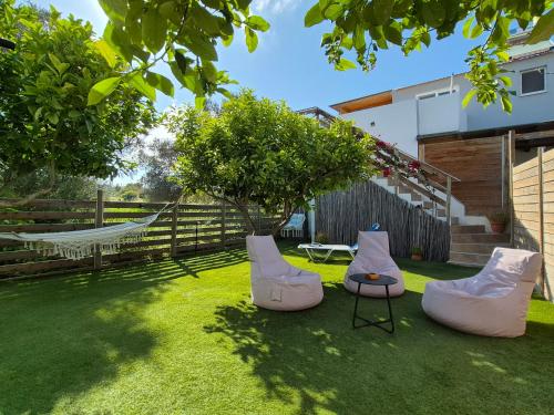 Lemonia Apartment with yard