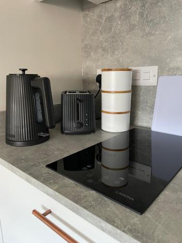 Utensilios para hacer té y café en Cosy hideaway in Dorset