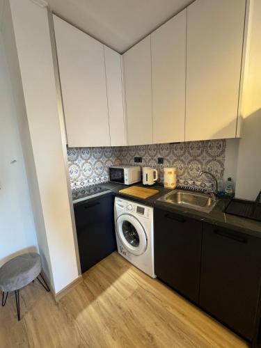 Η κουζίνα ή μικρή κουζίνα στο BeHappy Apartment