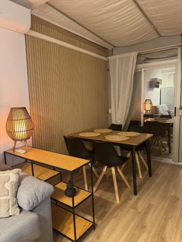 Χώρος καθιστικού στο BeHappy Apartment
