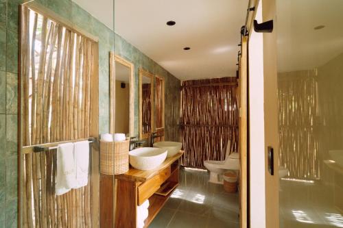 a bathroom with a toilet and a sink at VelaNova Paradise - HotelRetreat in Isla Fuerte