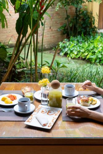 Eten bij of ergens in de buurt van de herberg

