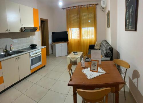 Kuchyň nebo kuchyňský kout v ubytování Tirana near city Central Zogu i Zi