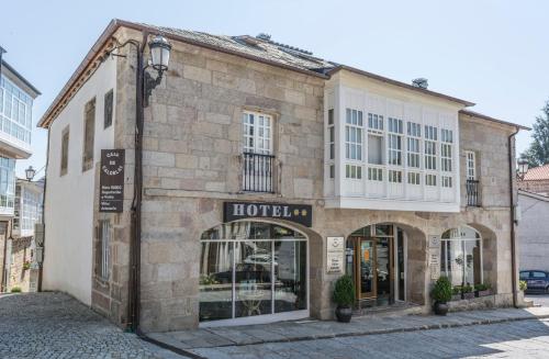 a building with a hotel on the side of a street at Hotel Casa de Caldelas in Castro Caldelas