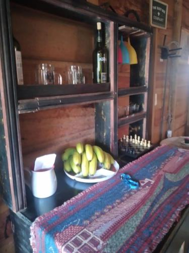 a plate of bananas on a table in a room at Cabaña vista hermosa Matazanos in San Ramón Sur