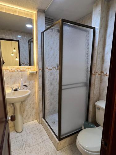 a bathroom with a shower and a toilet and a sink at Duplex La Villa - Sogamoso Centro in Sogamoso