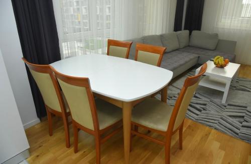 Χώρος καθιστικού στο Royal Apartment-FamilyHaven,Park,Modern and Luxury