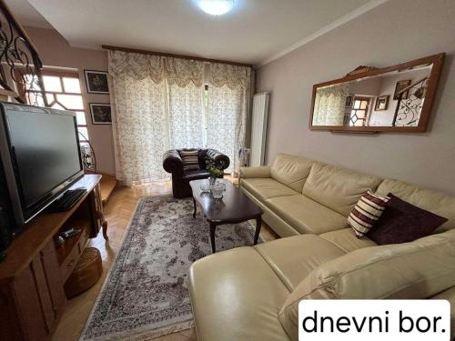 Et tv og/eller underholdning på Villa Heritage - Old Town - PRIVATE GARAGE