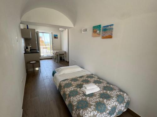 a small room with a bed and a kitchen at Borgo Ninni - CASA CARLY in San Vito Chietino