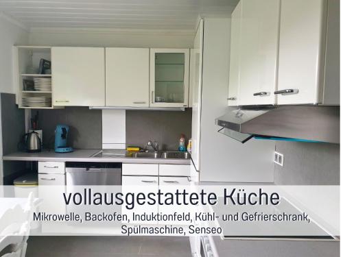 Η κουζίνα ή μικρή κουζίνα στο Ferienhaus Odisheim - Hunde willkommen, nicht nur geduldet - hoher Zaun - Terrasse - Infrarotkabine - familienfreundlich