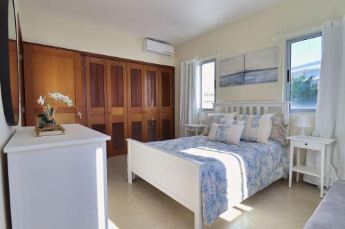 Ένα ή περισσότερα κρεβάτια σε δωμάτιο στο Charming TSI Punta Cana with Spacious Interior