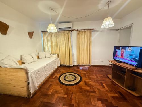 a living room with a couch and a flat screen tv at Departamento céntrico Mendoza in Mendoza