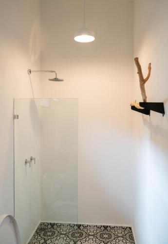 a bathroom with a shower with a glass door at Hotel con Corazon Monteverde in Monteverde Costa Rica