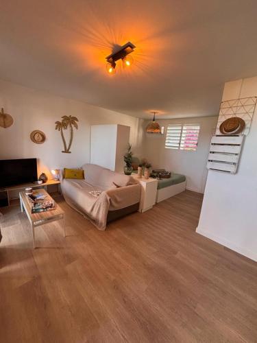 Joli Studio vue Mer avec Piscine