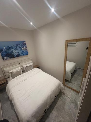 Ένα ή περισσότερα κρεβάτια σε δωμάτιο στο Montargis Apartment