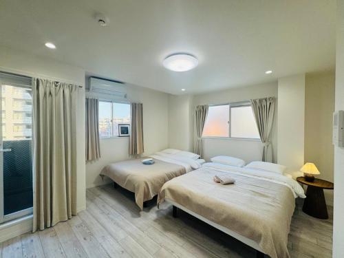 a hotel room with two beds and a window at LOFT-Hatsudai hostel初台SY0362 in Tokyo