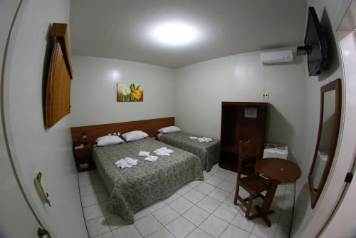 Ένα ή περισσότερα κρεβάτια σε δωμάτιο στο Hotel Poyares