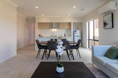 Gallery image of Everhome Clyde Home in Clyde