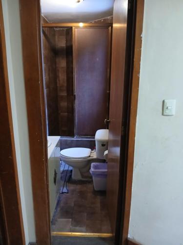 a small bathroom with a toilet in a room at Residencia El navegante 2 in Mexico City