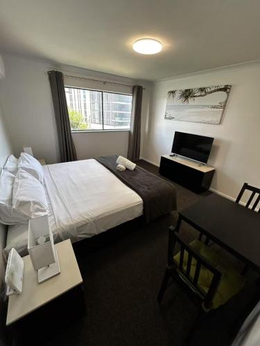 a hotel room with a large bed and a window at Aruba Beach Resort in Gold Coast