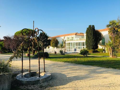 Κήπος έξω από το Grand studio jardin et piscine Coeur St-Martin