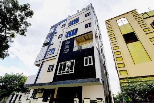 Bangunan di mana terletaknya rumah tamu ini
