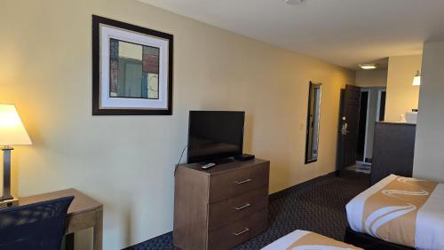 TV a/nebo společenská místnost v ubytování Haven Hotel Shawano WI