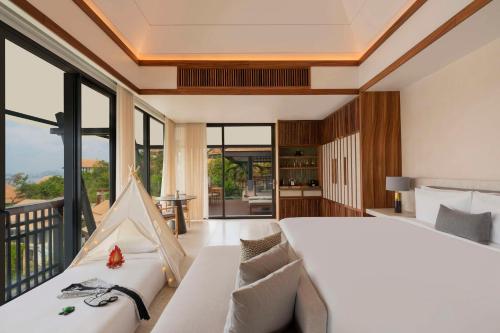 a bedroom with a large bed and a balcony at Banyan Tree Cabo Marques in Acapulco
