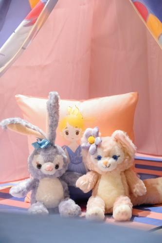 three stuffed animals are sitting next to a pillow at Lijiang Jinghua Inn in Lijiang