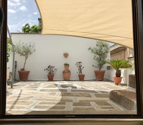 a view of a courtyard with potted plants at Palazzo Luceri in Galatina