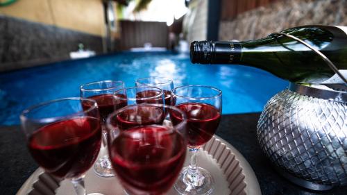 Ποτά στο Sunbliss Villa, 3BHK Private Pool-Caretaker, WiFi