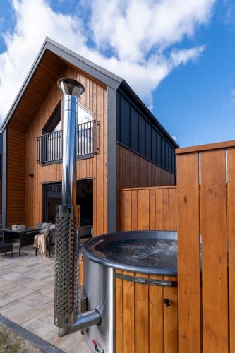 Plażowa 8 Domki z baliami z hydromasażem