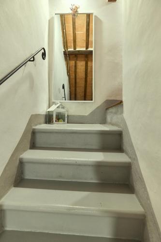a set of stairs with a mirror on top at La casina in Via Fiorita in Montepulciano