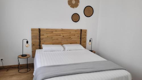 Ένα ή περισσότερα κρεβάτια σε δωμάτιο στο GRAIN DE SABLE 600m des plages, et commerces,draps,vélos, WIFI , Parking