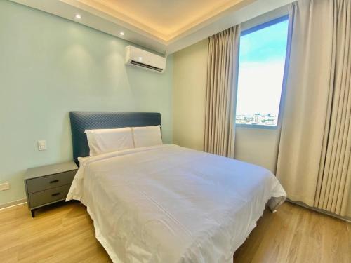 Un ou plusieurs lits dans un hébergement de l'établissement City Center Executive Hotel-Near Manila Airport and PITX