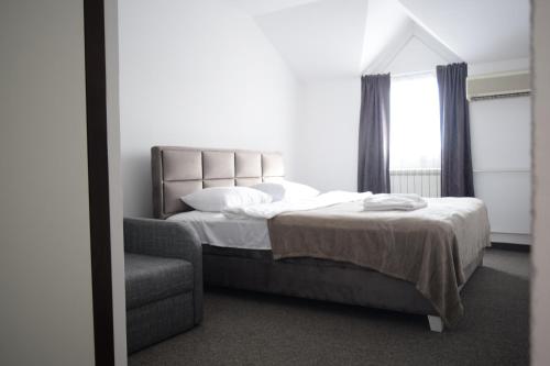 Postel nebo postele na pokoji v ubytování Hotel Tiski Cvet