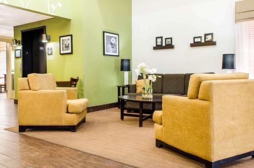 Posezení v ubytování Sleep Inn & Suites