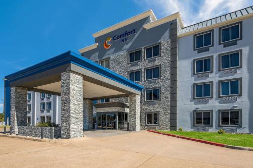a rendering of the front of a hotel at Comfort Inn Bossier City Casino Area near Shreveport Downtown in Bossier City